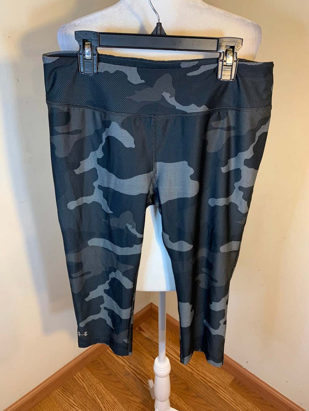 Under Armour Women Shorts size M